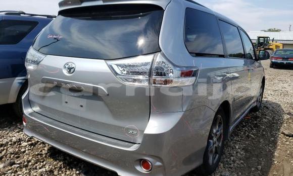Acheter Neuf Voiture Toyota Sienna Gris à Lagos, État de Lagos Acheter Neuf Voiture Toyota Sienna Gris à Lagos, État de Lagos