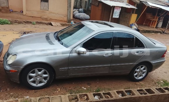 Acheter Occasion Voiture Mercedes-Benz C–Class Marron à Lagos, État de Lagos