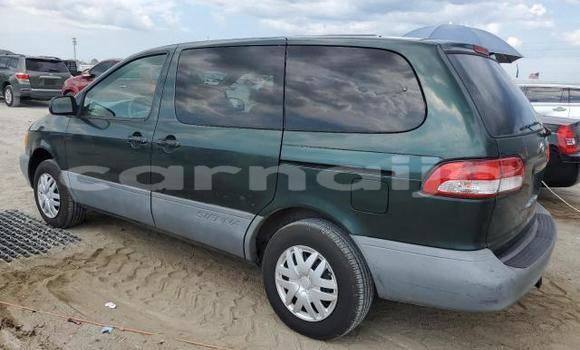 Buy New Toyota Sienna Green Car in Badagry in Lagos State Buy New Toyota Sienna Green Car in Badagry in Lagos State