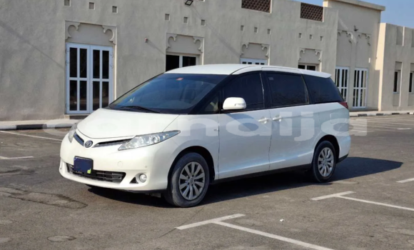 Buy Used Toyota Previa White Car in Lagos in Lagos State