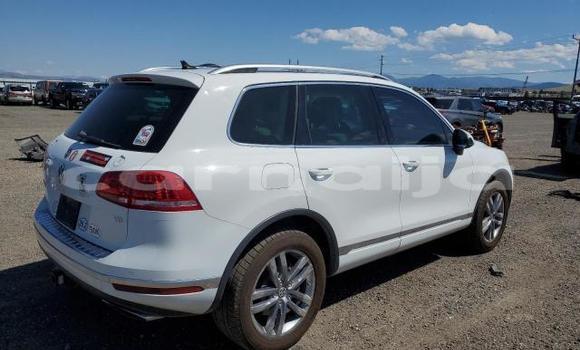 Buy New Volkswagen Touareg White Car in Badagry in Lagos State Buy New Volkswagen Touareg White Car in Badagry in Lagos State