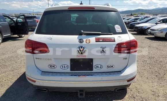 Buy New Volkswagen Touareg White Car in Badagry in Lagos State Buy New Volkswagen Touareg White Car in Badagry in Lagos State
