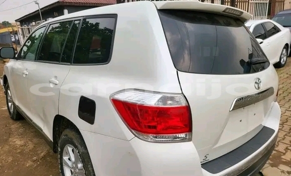 Buy Used Toyota Highlander White Car in Abuja in Lagos State Buy Used Toyota Highlander White Car in Abuja in Lagos State