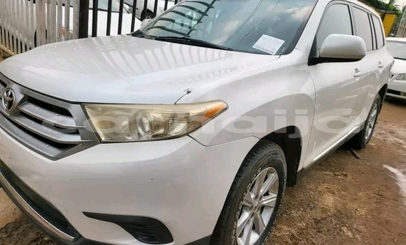 Buy Used Toyota Highlander White Car in Abuja in Lagos State Buy Used Toyota Highlander White Car in Abuja in Lagos State