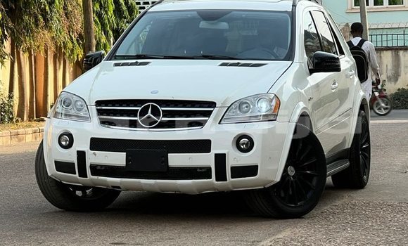 Acheter Occasion Voiture Mercedes-Benz ML–Class Blanc à Lagos, État de Lagos Acheter Occasion Voiture Mercedes-Benz ML–Class Blanc à Lagos, État de Lagos