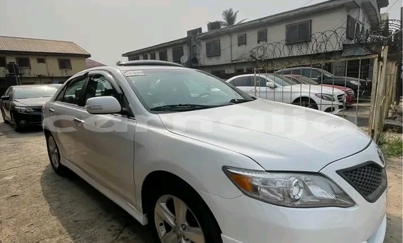 Buy Used Toyota Camry White Car in Abuja in Lagos State Buy Used Toyota Camry White Car in Abuja in Lagos State