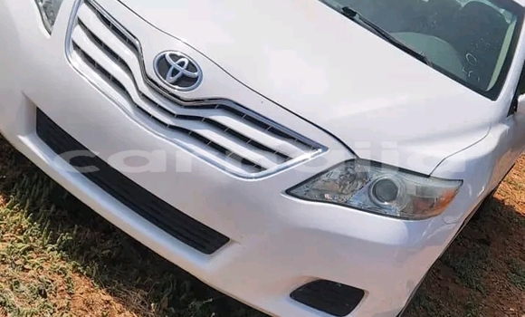 Buy Used Toyota Camry White Car in Abak in Akwa Ibom State Buy Used Toyota Camry White Car in Abak in Akwa Ibom State