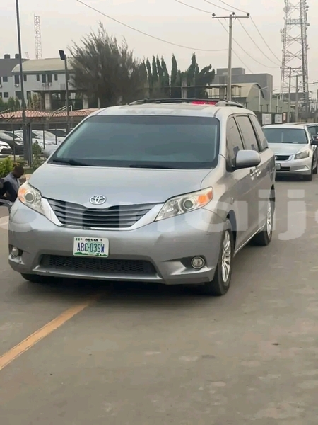 Big with watermark toyota sienna ebonyi state abakaliki 47024