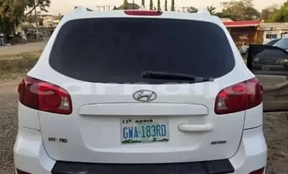 Buy Used Hyundai Santa Fe White Car in Abuja in Lagos State Buy Used Hyundai Santa Fe White Car in Abuja in Lagos State