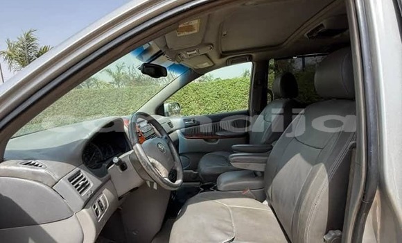 Acheter Occasion Voiture Toyota Sienna Marron à Badagry, État de Lagos Acheter Occasion Voiture Toyota Sienna Marron à Badagry, État de Lagos