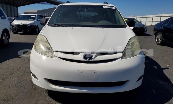 Buy Import Toyota Sienna White Car in Badagry in Lagos State