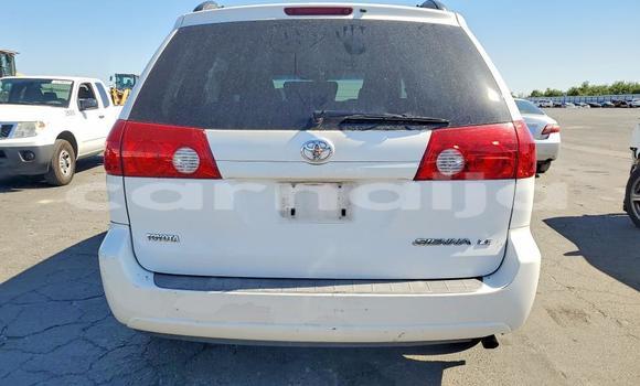 Buy Import Toyota Sienna White Car in Badagry in Lagos State Buy Import Toyota Sienna White Car in Badagry in Lagos State