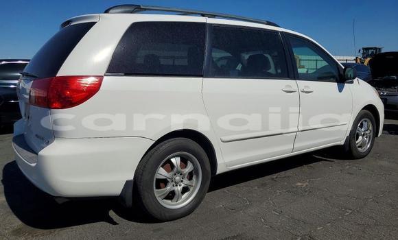 Buy Used Toyota Sienna White Car in Badagry in Lagos State Buy Used Toyota Sienna White Car in Badagry in Lagos State