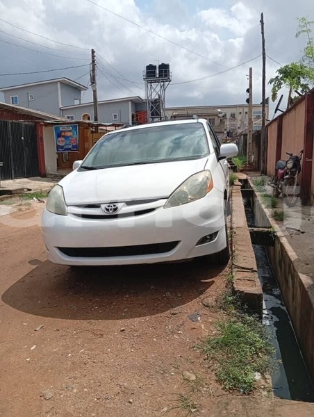 Big with watermark toyota sienna lagos state badagry 47912