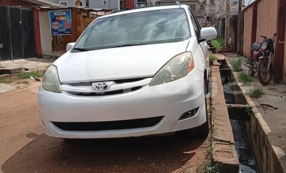 Buy Used Toyota Sienna White Car in Badagry in Lagos State
