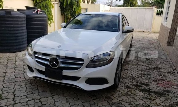 Acheter Occasion Voiture Mercedes-Benz C–Class Blanc à Abuja, État de Lagos Acheter Occasion Voiture Mercedes-Benz C–Class Blanc à Abuja, État de Lagos