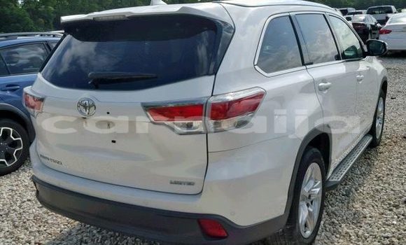 Acheter Occasion Voiture Toyota Highlander Blanc à Lagos, État de Lagos Acheter Occasion Voiture Toyota Highlander Blanc à Lagos, État de Lagos