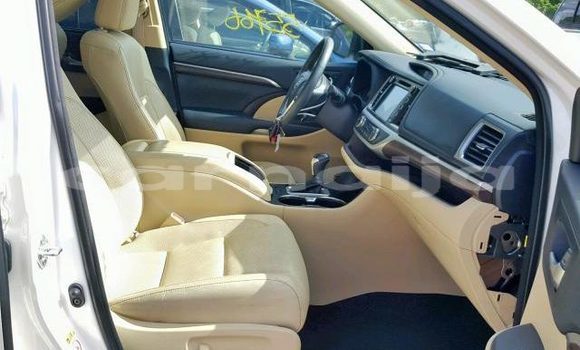 Acheter Occasion Voiture Toyota Highlander Blanc à Lagos, État de Lagos Acheter Occasion Voiture Toyota Highlander Blanc à Lagos, État de Lagos