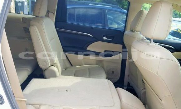 Acheter Occasion Voiture Toyota Highlander Blanc à Lagos, État de Lagos Acheter Occasion Voiture Toyota Highlander Blanc à Lagos, État de Lagos
