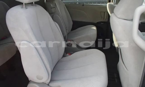Buy Import Toyota Sienna Red Car in Daura in Katsina Buy Import Toyota Sienna Red Car in Daura in Katsina