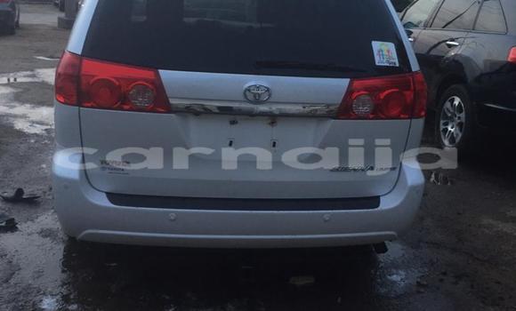 Acheter Import Voiture Toyota Sienna Blanc à Daura, Katsina Acheter Import Voiture Toyota Sienna Blanc à Daura, Katsina