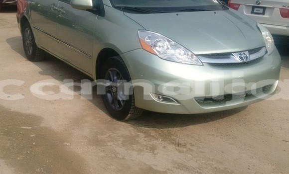 Buy New Toyota Sienna Green Car in Jos in Plateau State