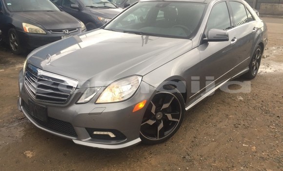 Acheter Occasion Voiture Mercedes-Benz E-klasse Noir à Ipokia, État d'Ogun Acheter Occasion Voiture Mercedes-Benz E-klasse Noir à Ipokia, État d'Ogun
