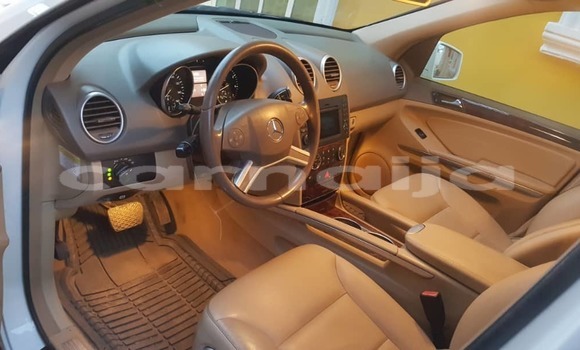 Acheter Neuf Voiture Mercedes-Benz ML–Class Blanc à Ipokia, État d'Ogun Acheter Neuf Voiture Mercedes-Benz ML–Class Blanc à Ipokia, État d'Ogun