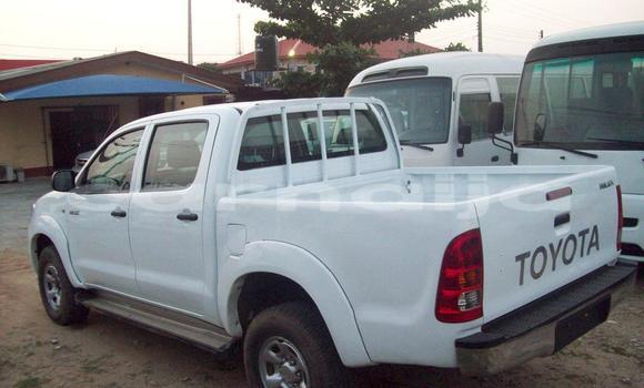 Acheter Neuf Voiture Toyota Hilux Surf Blanc à Lagos, État de Lagos Acheter Neuf Voiture Toyota Hilux Surf Blanc à Lagos, État de Lagos
