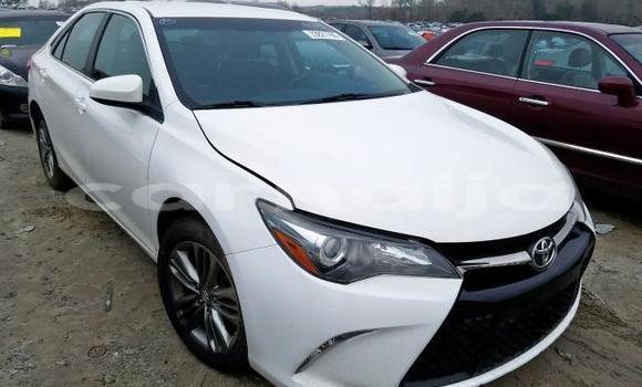 Buy Used Toyota Camry White Car in Abeokuta in Ogun State Buy Used Toyota Camry White Car in Abeokuta in Ogun State