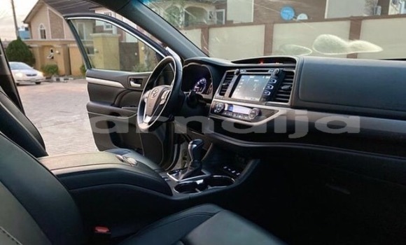 Acheter Occasion Voiture Toyota Highlander Blanc à Lagos, État de Lagos Acheter Occasion Voiture Toyota Highlander Blanc à Lagos, État de Lagos