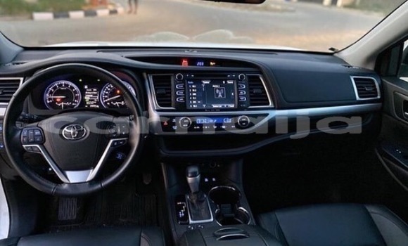 Acheter Occasion Voiture Toyota Highlander Blanc à Lagos, État de Lagos Acheter Occasion Voiture Toyota Highlander Blanc à Lagos, État de Lagos