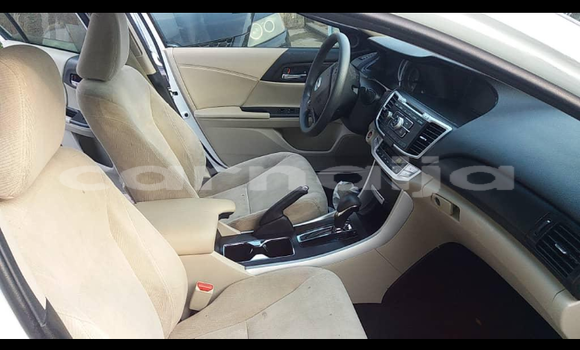 Acheter Occasion Voiture Honda Accord Blanc à Surulere, État de Lagos Acheter Occasion Voiture Honda Accord Blanc à Surulere, État de Lagos