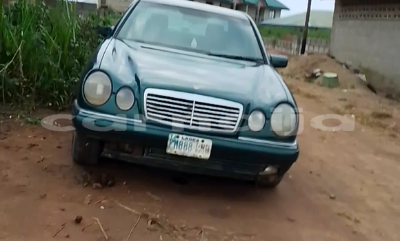 Acheter Occasion Voiture Mercedes-Benz E–Class Vert à Ibadan, État d'Oyo Acheter Occasion Voiture Mercedes-Benz E–Class Vert à Ibadan, État d'Oyo