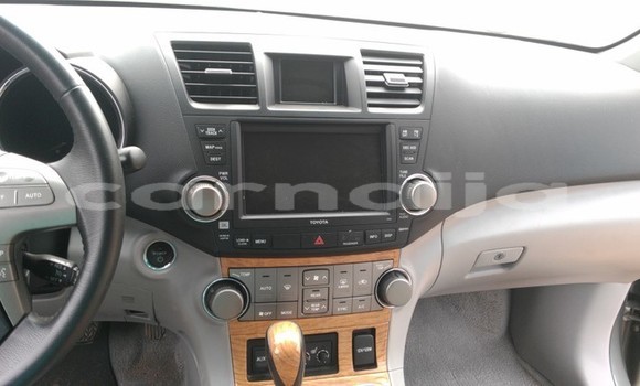 Buy New Toyota Highlander Beige Car in Ado–Ekiti in Ekiti State Buy New Toyota Highlander Beige Car in Ado–Ekiti in Ekiti State