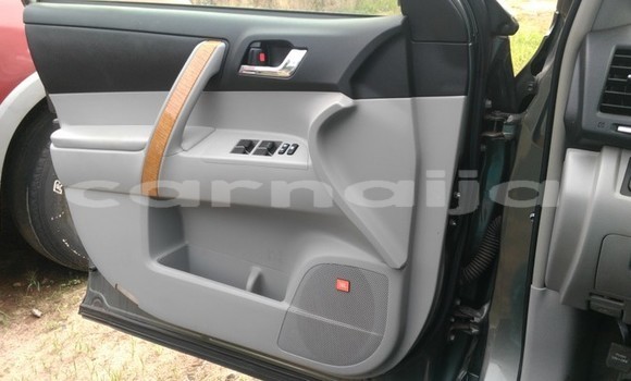 Buy New Toyota Highlander Beige Car in Ado–Ekiti in Ekiti State Buy New Toyota Highlander Beige Car in Ado–Ekiti in Ekiti State