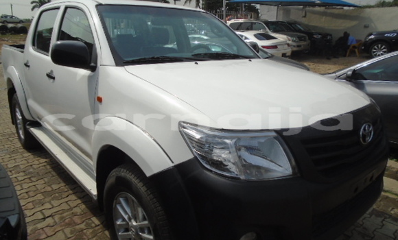Buy New Toyota Hilux White Car in Ota in Ogun State Buy New Toyota Hilux White Car in Ota in Ogun State