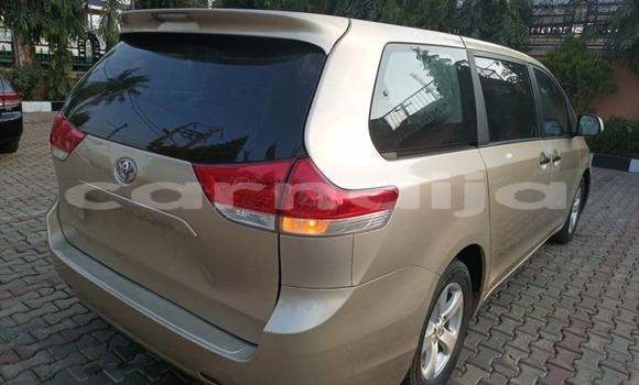 Buy New Toyota Sienna Beige Car in Ikeja in Lagos State Buy New Toyota Sienna Beige Car in Ikeja in Lagos State