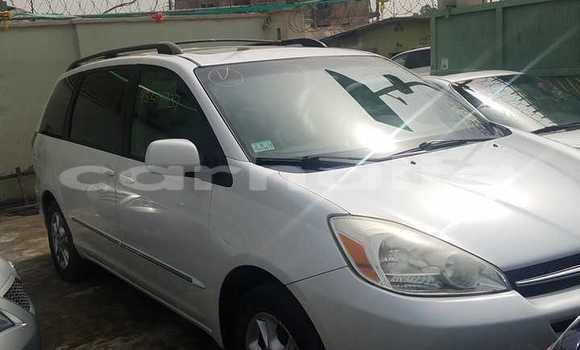Buy New Toyota Sienna White Car in Ipokia in Ogun State