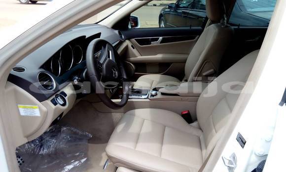 Acheter Neuf Voiture Mercedes-Benz C–Class Blanc à Ikeja, État de Lagos Acheter Neuf Voiture Mercedes-Benz C–Class Blanc à Ikeja, État de Lagos
