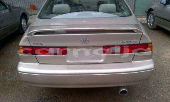 Acheter Occasion Voiture Toyota Camry Marron à Abuja, État de Lagos Acheter Occasion Voiture Toyota Camry Marron à Abuja, État de Lagos