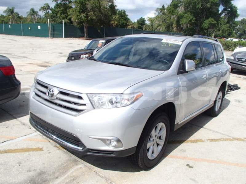 Big with watermark 2012 toyt highlander2