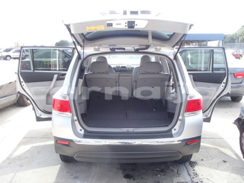 Big with watermark 2012 toyt highlander10