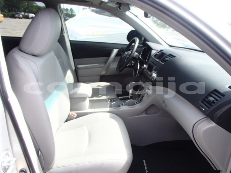 Big with watermark 2012 toyt highlander5