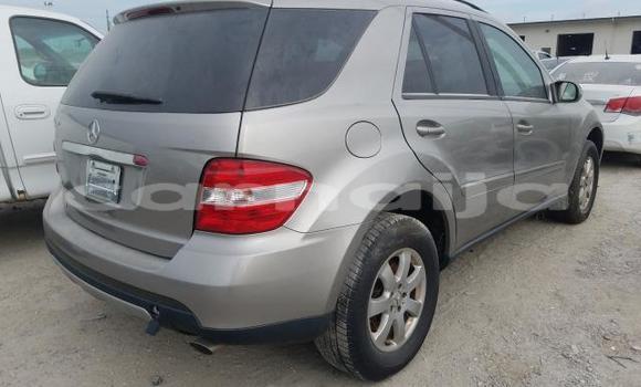 Acheter Neuf Voiture Mercedes-Benz ML–Class Gris à Badagry, État de Lagos Acheter Neuf Voiture Mercedes-Benz ML–Class Gris à Badagry, État de Lagos