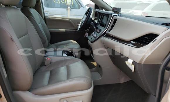 Acheter Neuf Voiture Toyota Sienna Beige à Badagry, État de Lagos Acheter Neuf Voiture Toyota Sienna Beige à Badagry, État de Lagos