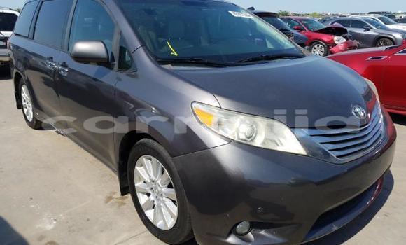 Acheter Neuf Voiture Toyota Sienna Noir à Badagry, État de Lagos Acheter Neuf Voiture Toyota Sienna Noir à Badagry, État de Lagos