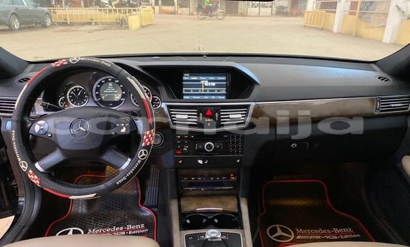 Acheter Occasion Voiture Mercedes-Benz E–Class Noir à Lagos, État de Lagos Acheter Occasion Voiture Mercedes-Benz E–Class Noir à Lagos, État de Lagos