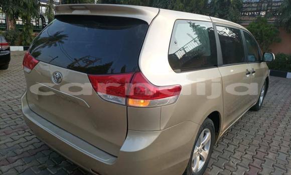 Buy Used Toyota Sienna Beige Car in Lagos in Lagos State