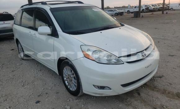 Buy New Toyota Sienna White Car in Badagry in Lagos State Buy New Toyota Sienna White Car in Badagry in Lagos State